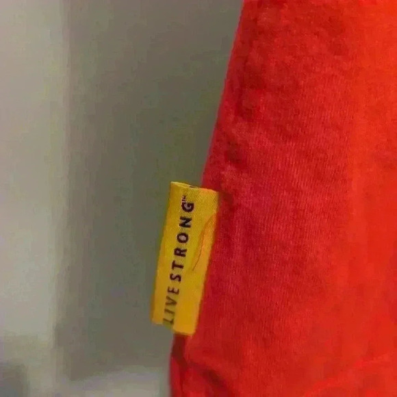 Women's Nike Livestrong T-Shirt - size XL in great condition - Picture 3 of 5